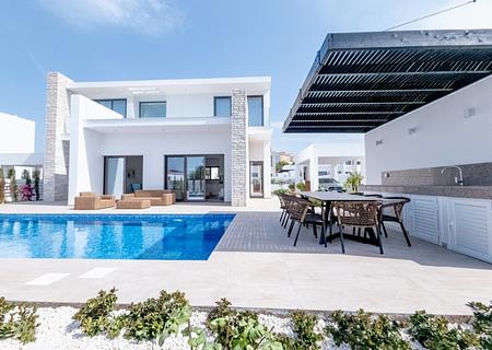 Sofort bezugsbereite Villa mit Pool - PIC_AKA4_V8 (3) (LR_)