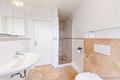 Haus-in-Haus-Charakter: 90 m² Wohnung mit 300 m² Privatgarten in Alt-Solln - Badezimmer