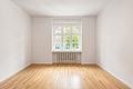 Kapitalanlage am Königsplatz: Büro-Einheit in Stadtpalais - Spätere Umnutzung zu Wohnraum denkbar - Historische Rundbogen-Fenster