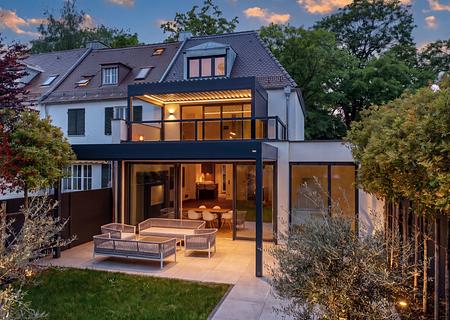 Top-Villenlage Herzogpark: Stylisches Design-Domizil mit Sauna, Whirlpool und Highend-Haustechnik - Luxuriöses Design-Domizil (virtuell möbliert) 