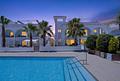Moderne Wohnung mit eigenem Garten und direktem Zugang zum Pool