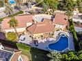 Prächtige freistehende Villa mit 3 Schlafzimmern, 4 Bädern, Fitnessraum, Sauna, Garage und Privatpool nur 1 km vom Strand