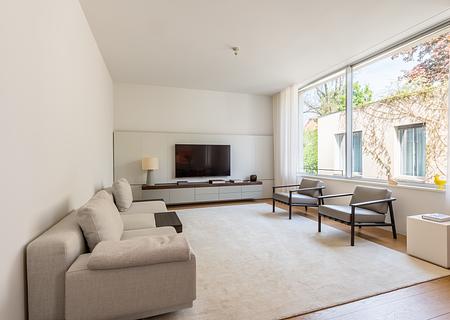 Urban Living in Schwabing: Stylische 3-Zimmer-Wohnung mit Design-Ausstattung - Offen gestalteter Livingbereich