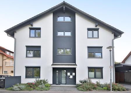 Modernes Wohnen mit Stil: Maisonettewohnung mit Galerie in Bad Schönborn - Hausansicht