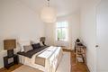 Eleganz und Charme: Soeben stilvoll modernisierte Altbauwohnung mit Balkon - Schlafzimmer mit Morgensonne
