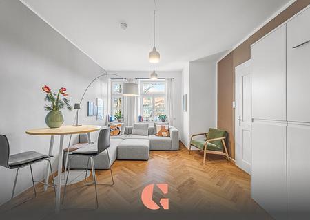 Prinzregentenplatz: Bezugsfreier Denkmal-Altbau mit viel Charme - Wohnzimmer