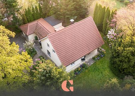 Charmantes Einfamilienhaus mit Erweiterungspotenzial auf großzügigem Grundstück - Luftbild