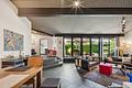 Toller Split-Level-Atrium Bungalow mit 3 Garagenstellplätzen I 10 Jahre Wohnrecht für Verkäufer - Split-Level Wohn- & Essbereich