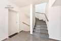Jung. Modern. Energieeffizient. – Dachgeschosswohnung mit Balkon & Stellplatz - Treppenhaus