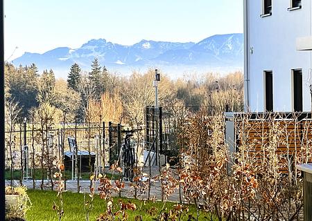 Modernes Wohnen in Premiumqualität mit Garten und Bergsicht! - Blick vom Garten