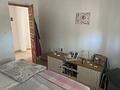 Villa mit 3 Schlafzimmern, 1 Badezimmer, Dachterrasse und Carport in ruhiger Lage
