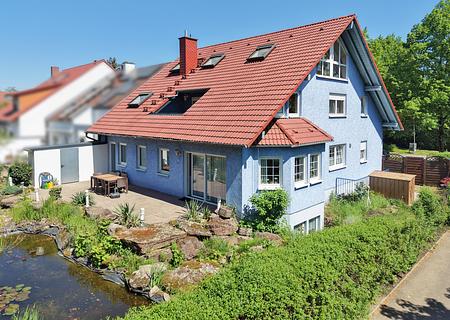 Großzügiges Einfamilienhaus mit vermieteter Maisonette-Einliegerwohnung in Karlsruhe-Grötzingen - Hausansicht