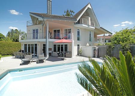 Exklusive Villa mit Spa, Außenpool & traumhaftem Garten in Berg am Starnberger See