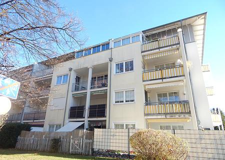 Vermietete und gepflegte 2-Zimmer-Wohnung mit Balkon in Freilassing zu verkaufen! - Hausansicht