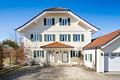 Elegante Villa im Landhausstil mit separatem Einlieger- oder Bürobereich - Eleganter Landhaus-Stil