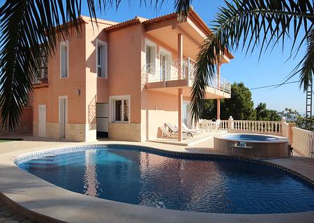 Schöne und sehr geräumige Villa, mit weitem Blick auf Calpe und den berühmten Ifach-Felsen
