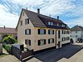 Charmantes, kernsaniertes Mehrfamilienhaus mit vier Wohneinheiten, Gartenidylle und Wohlfühlambiente - Vorderansicht