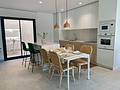 Schöne Villa in einem Golfresort mit privatem Sicherheitsdienst - Kitchen and dining area