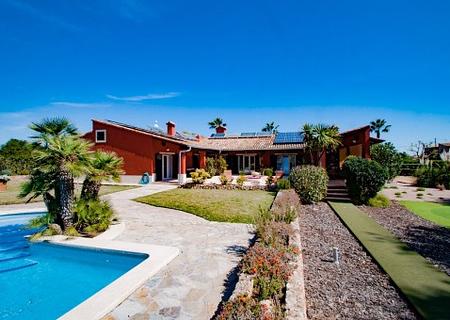 Mallorca Villa mit Vermietlizenz und eigenem Puttinggreen, nahe am Meer zu verkaufen