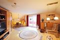 Tolle 4-Zimmer-Dachgeschoss-Wohnung mit Balkon und PKW-Plätzen - großes Zimmer