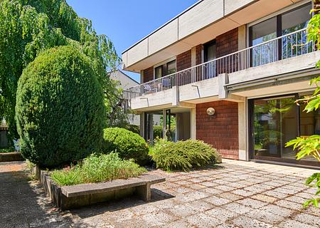 Charmantes Familiendomizil mit grün umsäumtem Garten in ruhiger Lage - Modernes Bauhaus mit Terrasse