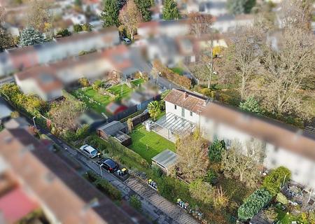 Charmantes Reihenendhaus mit Gartenidylle  in ruhiger Lage am Frankfurter Berg - Luftbild