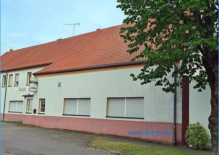 6.989 m² Grundstück in Linda bei Jessen: Ehemalige Gaststätte, Wirtschaftsgebäude, Scheune, Acker & Garten – Neue Nutzung: Gastronomie, Pferde, Gewerbe oder Wohnen - Gaststätte in Linda