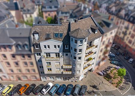++Lichtdurchflutete 3,5-Zimmer Maisonette in Frankfurt-Bornheim++ - Außenansicht - Vorderansicht des Hauses