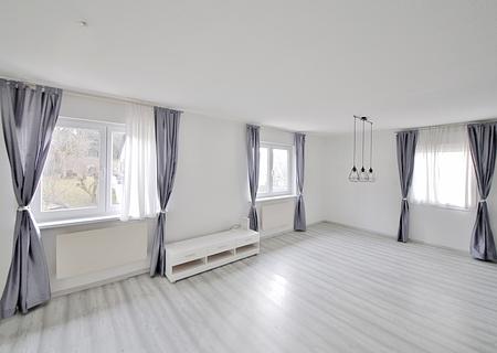 Gepflegtes Zweifamilienhaus mit moderner Technik, PV-Anlage & vielseitigem Nutzungspotenzial - Wohn-/Essbereich OG