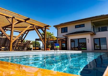 Luxusvilla mit Infinity-Pool & unverbaubarem Moselblick bis nach Luxemburg