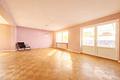 * 6,5% Rendite * Faktor 15 * 153m² * 5-Zimmer * inklusive Stellplatz & Riesenterrasse - Grosszügiges Wohnzimmer mit Parkett