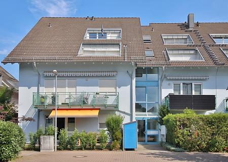 Helle Zweizimmerwohnung mit Garten und TG-Stellplatz - Außen