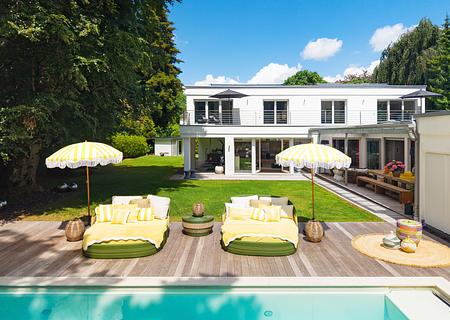 Weitläufig und lichterfüllt: Luxuriöses Familiendomizil mit Pool und traumhaftem Garten - Luxuriöses Familiendomizil mit Pool und traumhaftem Garten