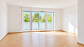 Lichtdurchflutete Dachgeschosswohnung mit Balkon in Neuhadern - Offener Wohn- und Küchenbereich