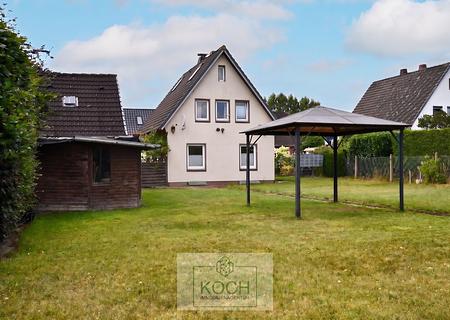EFH mit großen Garten, Garage und viel Potenzial am Schiffdorfer Grenzweg - Gartenansicht'
