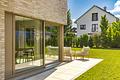 Neubau: Stylische Architekten-Haushälfte mit 4 Schlafzimmern und Spabereich in Holzbauweise - Entspannen unter freiem Himmel