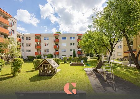 Oberföhring - Attraktive Dachgeschosswohnung mit hohem Freizeitwert - Hausansicht