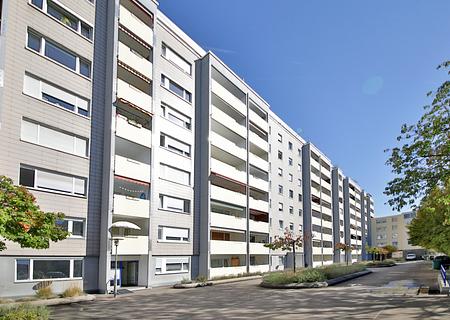 Helle 3-Zimmer-Wohnung im 1. OG mit Balkon in Karlsruhe Innenstadt-West - Haus und Innenhof
