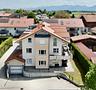 Flexibler DG-Wohntraum: Große Einheit, evtl. in 2 Wohnungen teilbar! Bad Aibling - Willing - Blick zum Haus und Tiefgarage