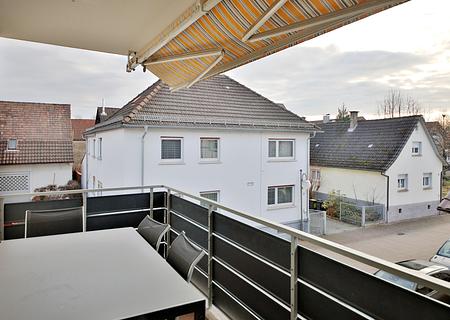 Charmante 4-Zimmer-Wohnung mit Garten & Garage in zentraler Lage in Muggensturm - Balkon