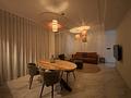 Neuwertige Penthouse-Wohnung mit 2 Schlafzimmern, 2 Bädern, Dachterrasse und Tiefgaragenstellplatz nur 700 m vom Strand