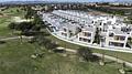 Villa in erster Golflinie, 3 Minuten vom Strand entfernt - Aerial view from the front