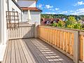 Zentrumsnahe, familienfreundliche Wohnung mit Süd-Balkon - Balkon (KI-Bearbeitung)
