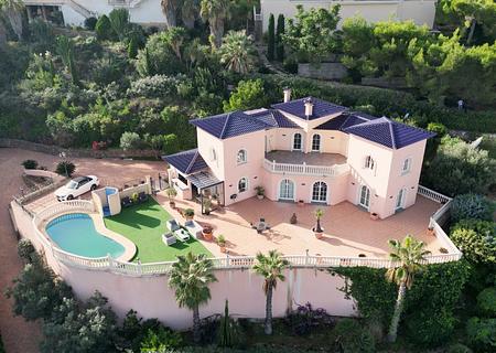 Fantastische Villa mit Meerblick, 5 Schlafzimmern, 4 Bädern, Privatpool und Garage