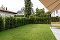 Villenhälfte mit luxuriöser Ausstattung und traumhaftem Garten in bester Lage - Traumhafter Garten