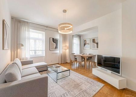 Im Herzen von Neuhausen: Zauberhafte Altbauwohnung, denkmalgeschützt, mit Potential. - Wohnzimmer - (KI generiert) 