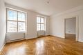 Historischer Charme: Stilvolle Altbauwohnung mit flexiblem Raumangebot - Luftiger Wohn-/Essbereich