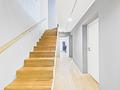 Architektonisches Juwel:
Einfamilienhaus mit hochwertiger Ausstattung
- sehr viel Privatsphäre - Treppe / Flur im Souterrain