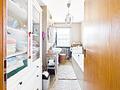 2-Zimmer-Penthouse mit Alpenblick und 38 m² Dachterrasse - Badezimmer mit Wanne und Fenster