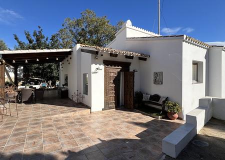 Schön renovierte 3 Schlafzimmer-Villa mit neuem Privatpool in bevorzugtem Wohngebiet